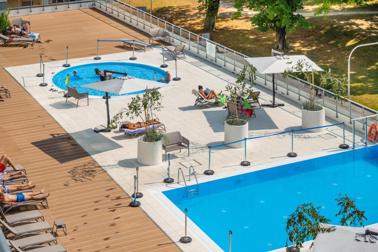 Apartamenty Sun & Snow Nadmorskie Tarasy Z Basenem โควอบเซก ภายนอก รูปภาพ