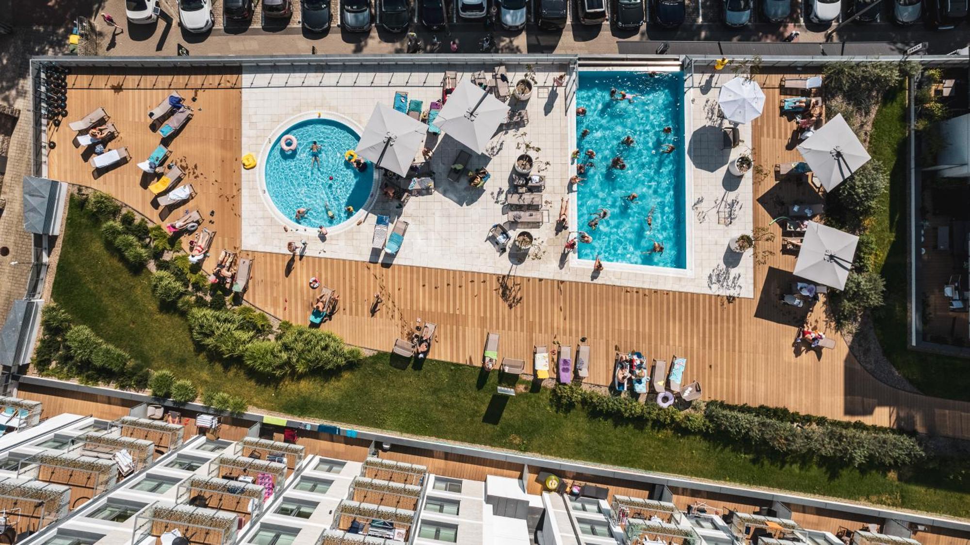 Apartamenty Sun & Snow Nadmorskie Tarasy Z Basenem โควอบเซก ภายนอก รูปภาพ